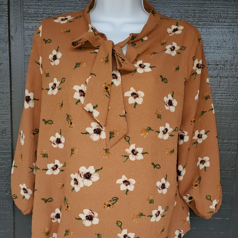 Floral 3/4 sleeve blouse with neck tie